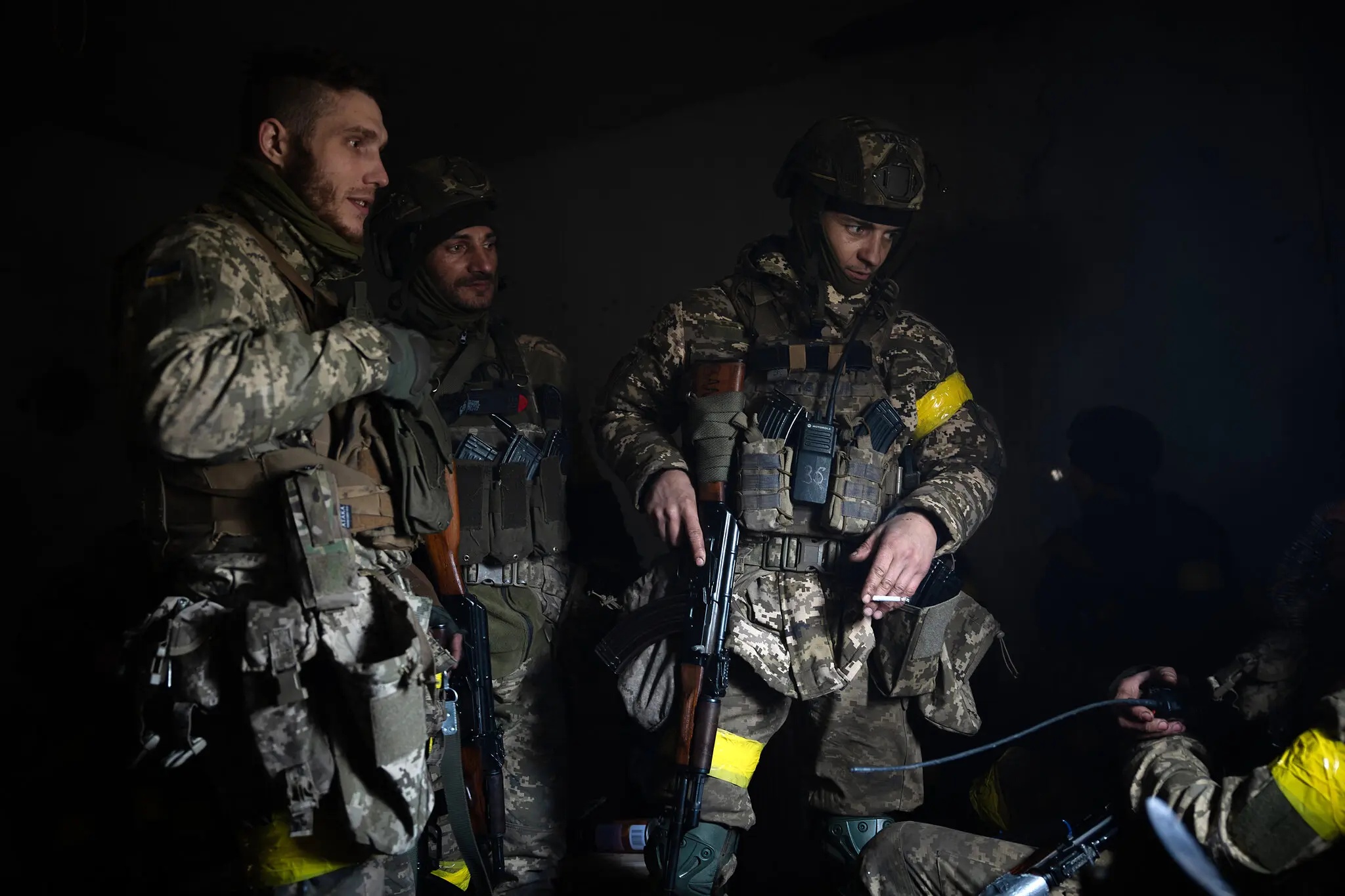 Солдати в Донецькій області на сході України в лютому